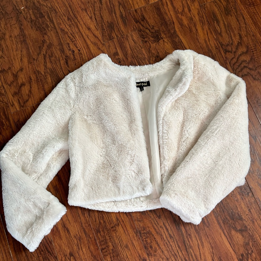 Cropped faux fur jacket. Size Large.